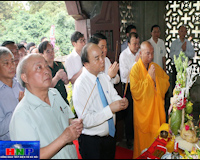 Thủ tướng Nguyễn Xuân Phúc thắp hương tưởng niệm 136 năm ngày mất Tổng đốc Hoàng Diệu
